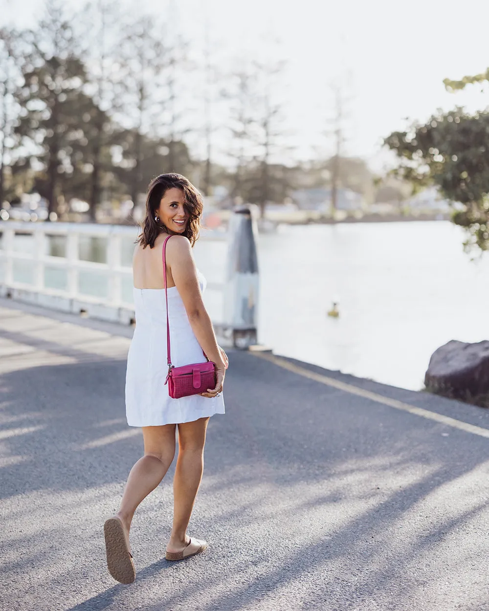 Kompanero Flip Fuchsia Leather Crossbody/Clutch Bag Design