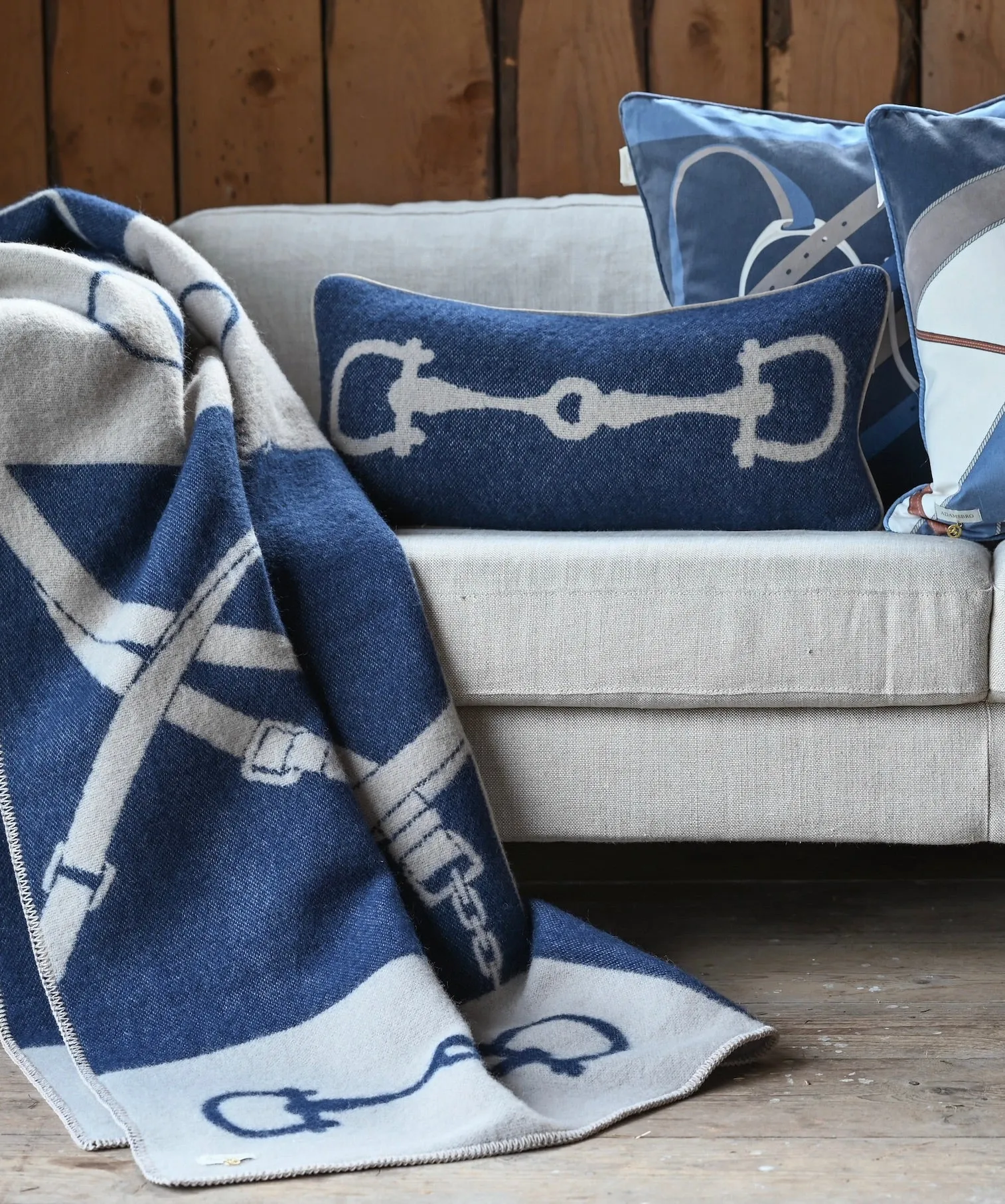 NAVY RETRO CUSHION NZ WOOL 55X25 CM.