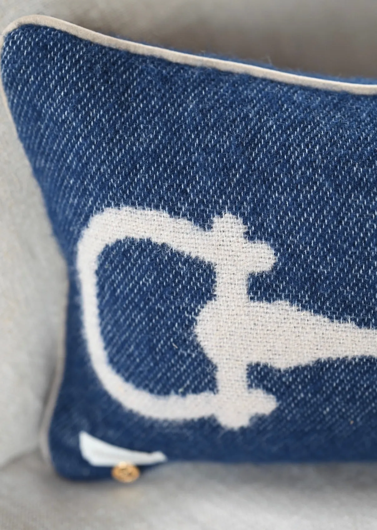 NAVY RETRO CUSHION NZ WOOL 55X25 CM.