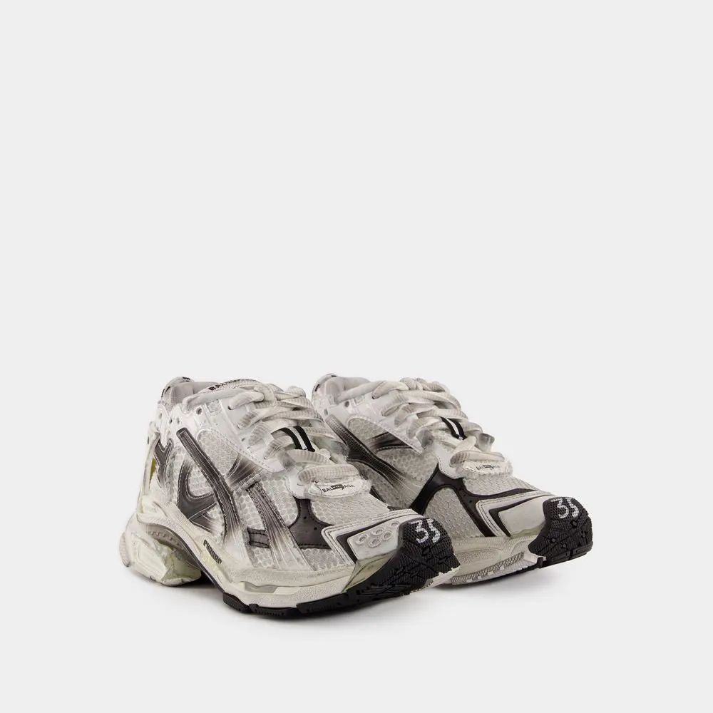 RUNNER SNEAKER